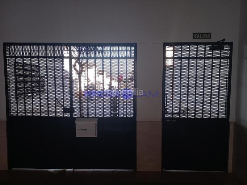 Foto b2d94bd4-bccc-45ba-a1cc-48ed0f08492a. Autoparkplatz in Pilas