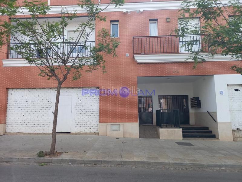 Foto c660f187-ea70-4e50-8ee9-ac1a4fc31c3d. Autoparkplatz in Pilas