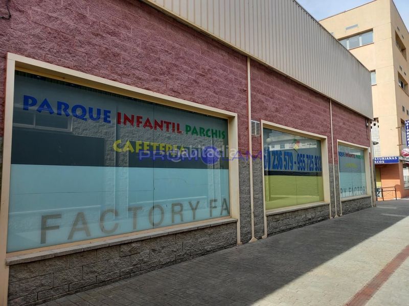 Foto bcedd0b1-4d7c-40cc-bc76-29c875cac635. Edificio en Avenida Juan Diego Bormujos