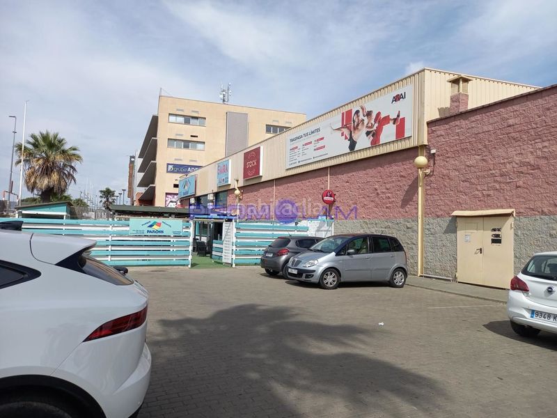 Foto cc55bd57-59bd-4ed3-8633-ff22a01f2f8e. Edificio en Avenida Juan Diego Bormujos