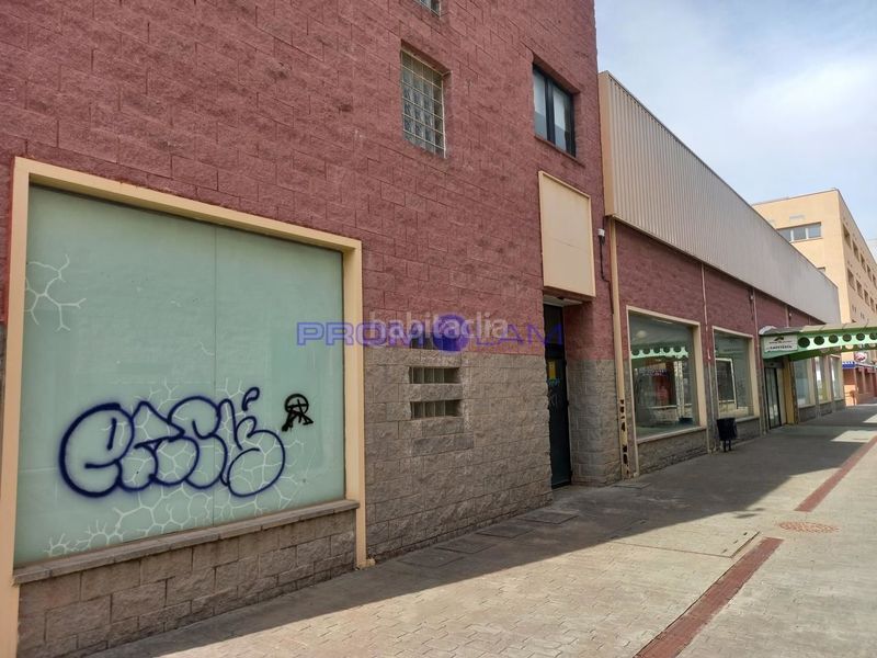 Foto d39b3ed1-9ae1-4578-bc26-1b4d0c2854e2. Edificio en Avenida Juan Diego Bormujos