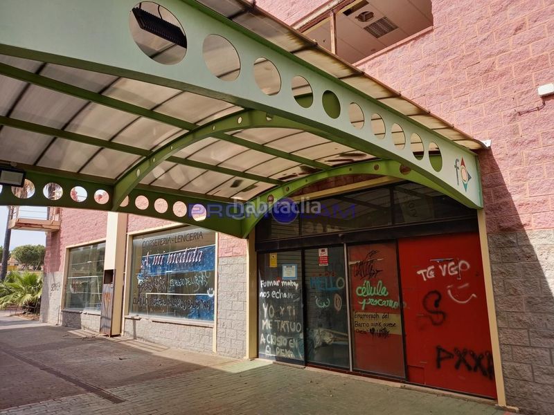 Foto da652b71-bf19-4e1a-80fd-b95c41a357de. Edifici a Avenida Juan Diego Bormujos