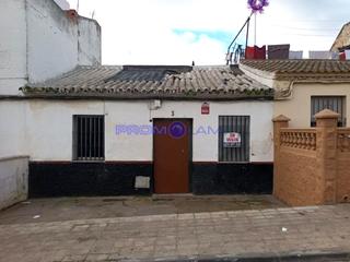 Casa  Manuel fernndez campos. Casa de una sola planta en la puebla del rio