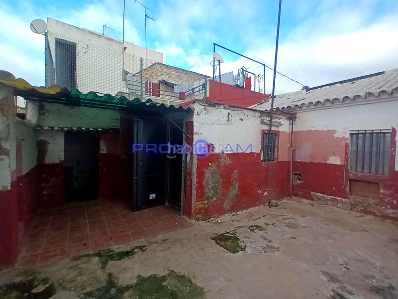 Foto 1d92eaf2-2474-4d9c-88af-c1d622747756. Casa  de una sola planta en la puebla del rio en Puebla del Río (La)