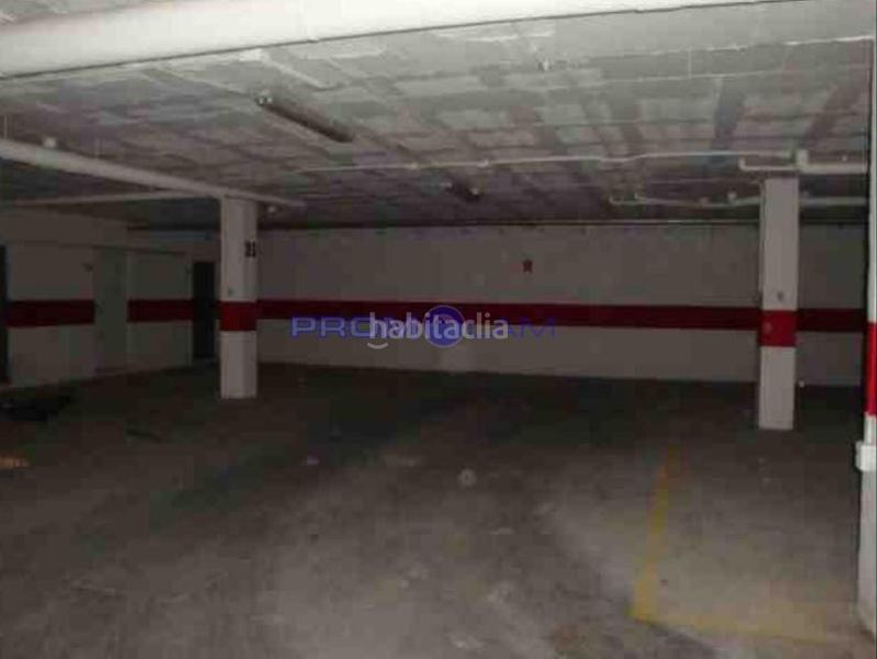 Foto c16d52f6-a25a-4f1c-99b4-98e041926778. Autoparkplatz in Pilas