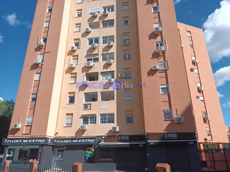 Foto b84982e3-2c47-443a-b0b6-cf4d3c77dd3c. Pis amb aparcament a El Porvenir Sevilla