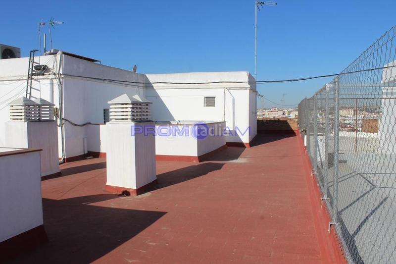 Foto 6fc72acd-4fa7-4719-a4c5-840bea9c9b35. Piso exclusiva vivienda con vistas en calle arjona en Sevilla