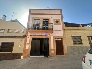 Casa  Tona. Adosada en coria del rio.