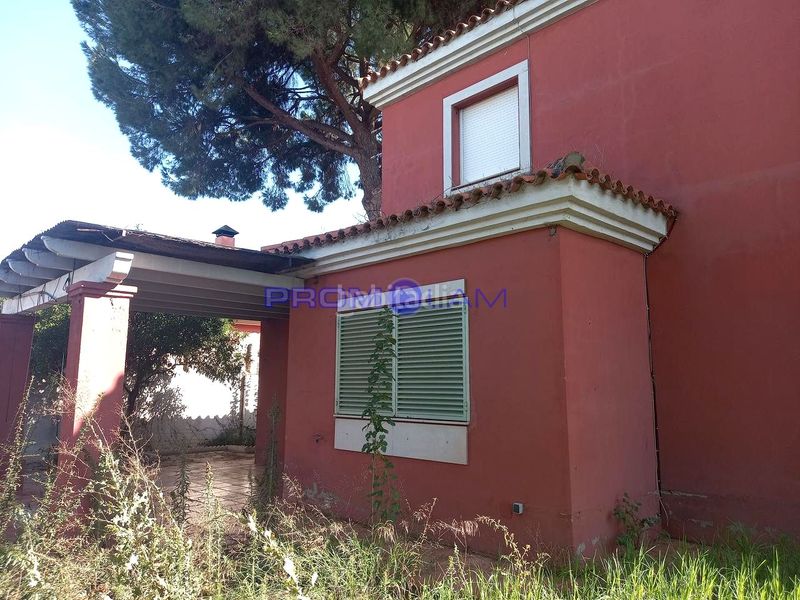 Foto 33758696-6631-43aa-9456-c32790c1e76a. Casa amb piscina a Bollullos de la Mitación