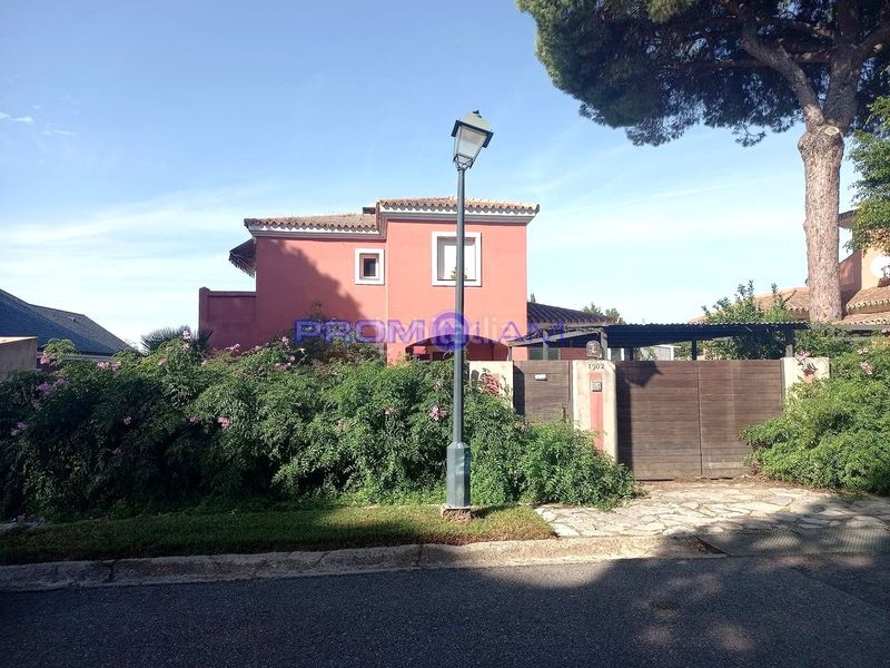 Foto 7d851d26-0ecd-43d2-a9c8-4152f7690b16. Casa amb piscina a Bollullos de la Mitación