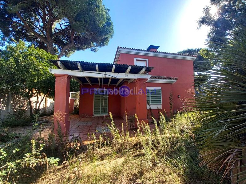 Foto 982f2466-973c-46e2-af15-8829f68ad0aa. Casa amb piscina a Bollullos de la Mitación