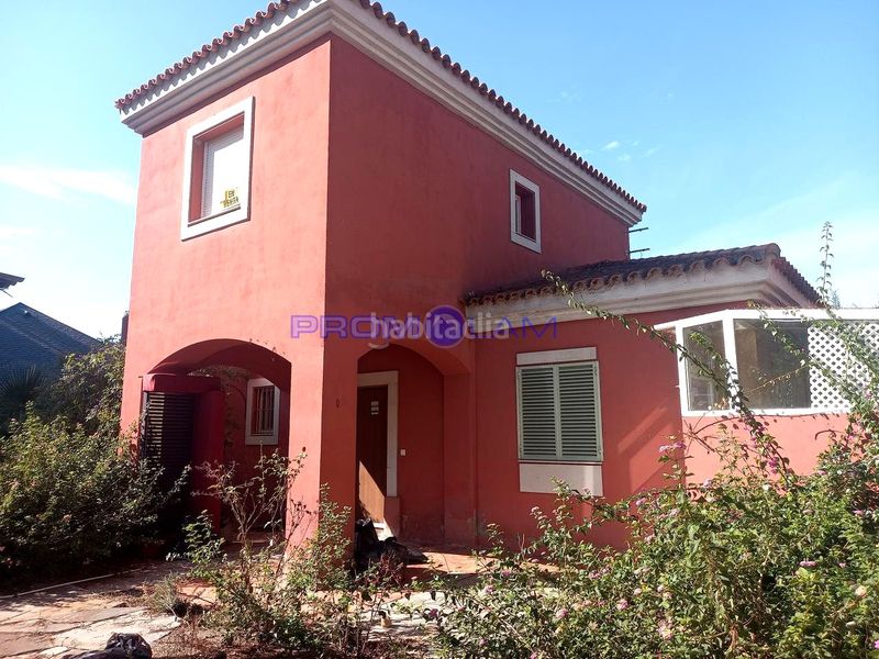 Foto cc6c2b87-9b1b-491b-a5fd-008b177c053c. Casa amb piscina a Bollullos de la Mitación