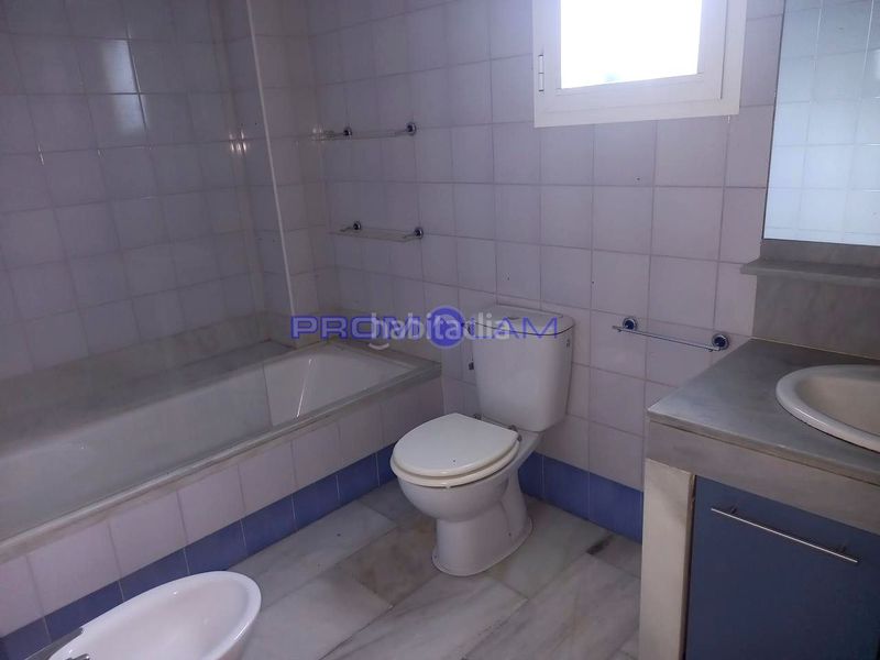 Foto e62b9a96-0ab2-4b6b-ac52-168a2dfb38aa. Casa amb piscina a Bollullos de la Mitación