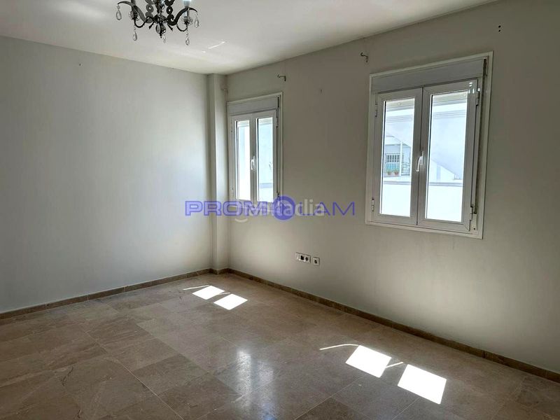 Foto 350688f5-3e65-4ac6-aceb-a2b3f9444e98. Pis amb aparcament a Gelves