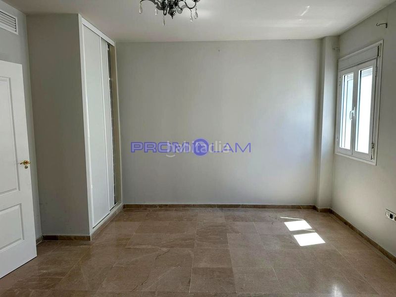 Foto a2bad5fc-7bde-45ae-8657-c0535edc2915. Pis amb aparcament a Gelves