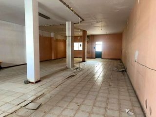 Business premise  Primero de mayo. Venta de local y 2 viviendas  ideal inversores  alta rentabilida
