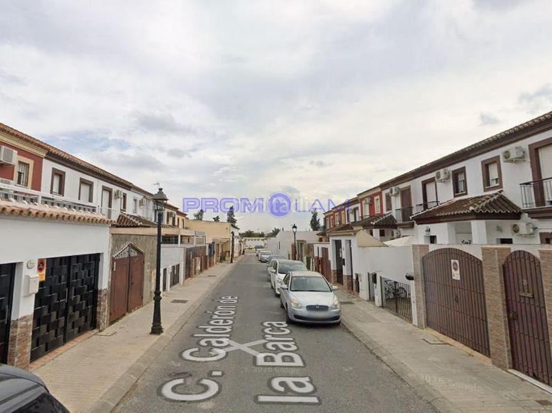 Foto 7d28b6ff-6c03-40cc-bc54-57f07c8b4c1f. Casa amb aparcament a Pilas
