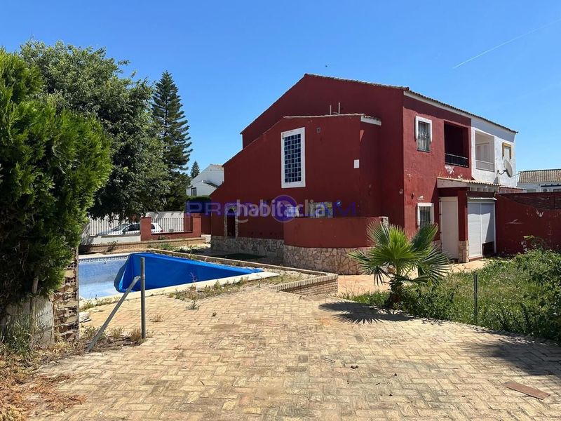 Foto 1dceddf3-aeef-44e5-8c03-d4d5263a68b0. Casa amb piscina a Almensilla