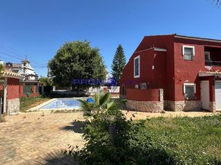 Casa  Clavel. Pareado en almensilla calle clavel