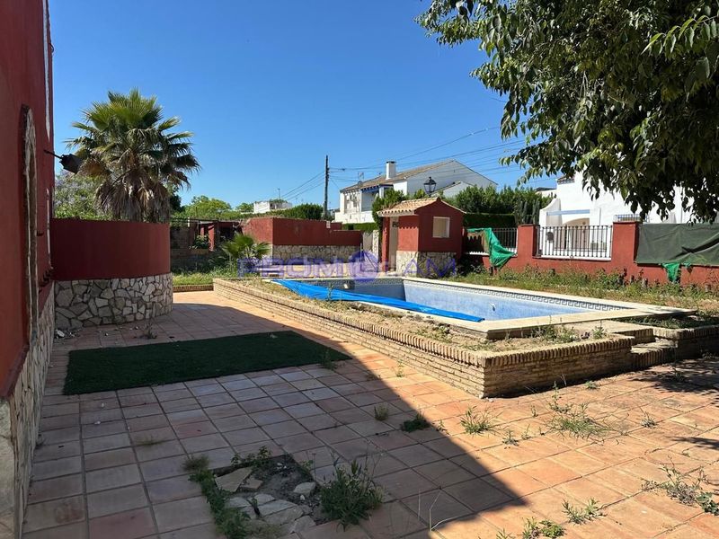 Foto 720561e9-87c4-4cc1-9404-c74418398bc3. Casa amb piscina a Almensilla