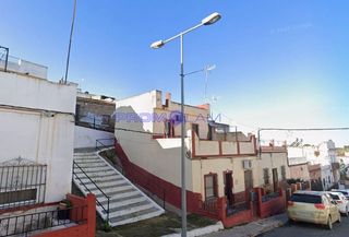 Casa  Manuel fernández campos. Adosada  calle manuel fernandez campos, puebla del rio