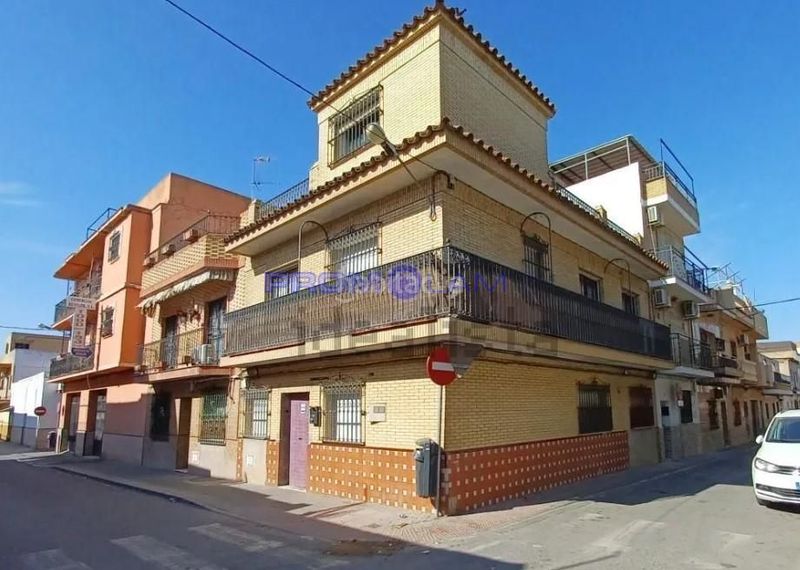 Foto 4448fd44-53a5-4cbb-b07e-059f1c176fbb. Casa a Palmete Sevilla