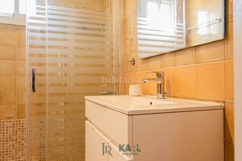 Foto 48fd68ca-2994-4b7d-acd2-126fcc9a674b. Piso en calle antonio chacón 15 piso con balcón en Málaga