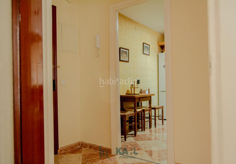 Foto 7eefe9eb-633f-42c0-8e2c-e718f8d4bf33. Piso en calle antonio chacón 15 piso con balcón en Málaga