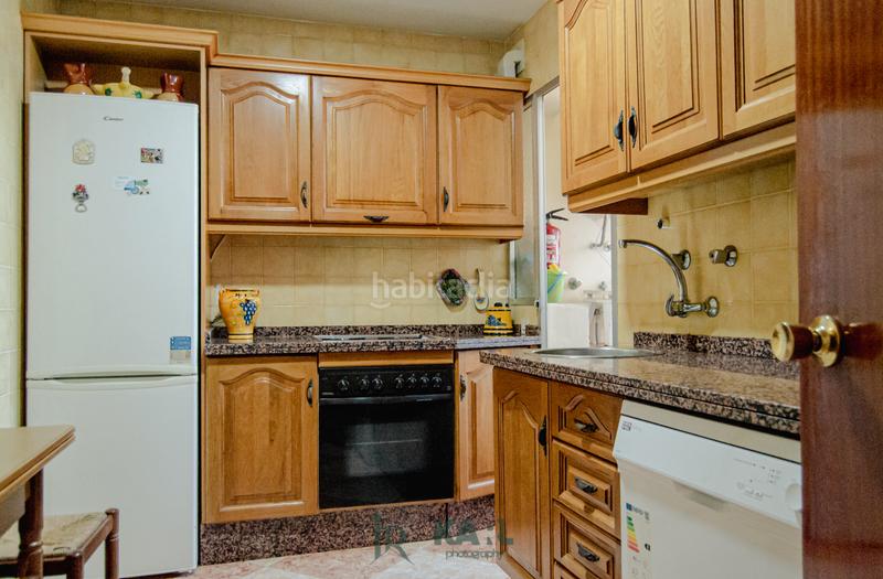 Foto 9a762c54-3750-4923-9856-79328f9d8b60. Piso en calle antonio chacón 15 piso con balcón en Málaga