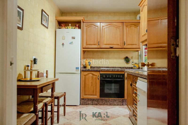 Foto b683f6a8-4aa9-4796-b9fd-9b1765d845d2. Piso en calle antonio chacón 15 piso con balcón en Málaga