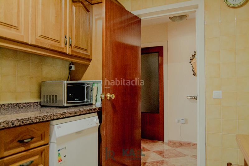 Foto d0f94a19-82a4-49f1-9750-d5c93228e67f. Piso en calle antonio chacón 15 piso con balcón en Málaga