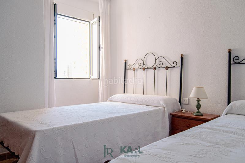 Foto d993df2c-18ff-47c9-af26-d90ae9c61a00. Piso en calle antonio chacón 15 piso con balcón en Málaga