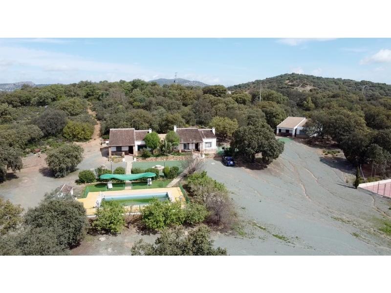 Foto 79eead27-4ae4-470f-8d04-ade66696594d. Masia amb calefacció piscina a Archidona