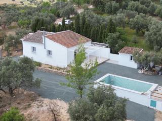 Mas à Archidona. Casa de campo con piscina en archidona malaga