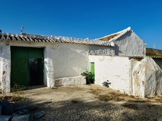 Country house in Archidona. Cortijo con terreno y nave nueva gran potencial de reconstrucció