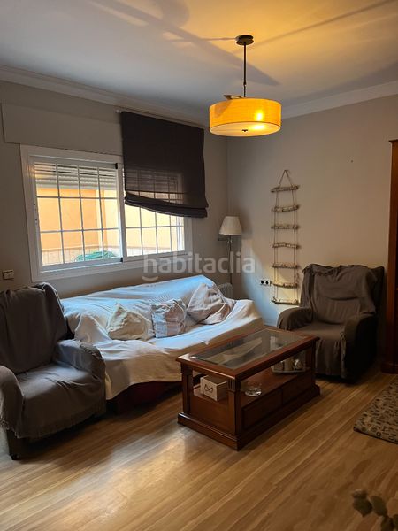 Foto a74626b9-a6c6-4d68-807f-f3d87f234f76. Casa adossada a estación de Cártama Cártama