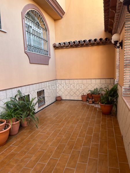 Foto cb4a2880-7ba5-4f6e-99eb-87e9afaaa276. Casa adossada a estación de Cártama Cártama