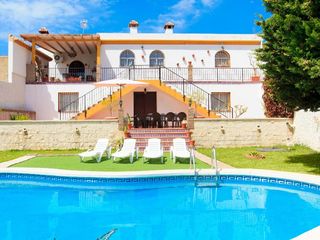 Rent Chalet in Añoreta Baja. Espaciosa villa en rincón