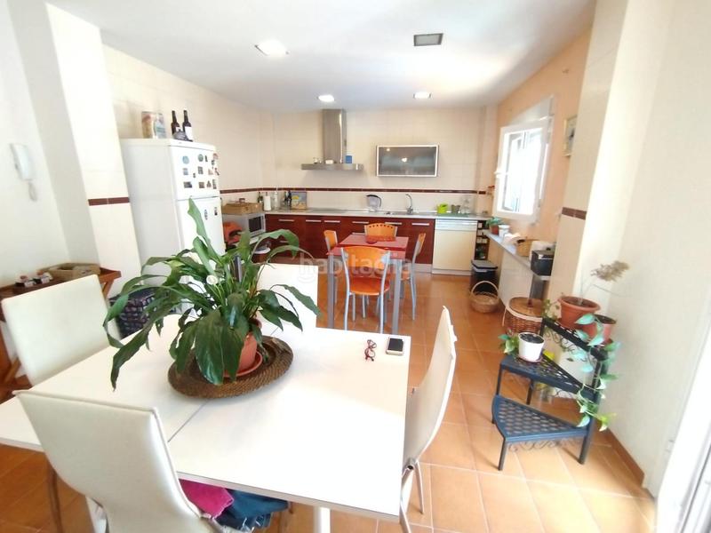 Foto af64eeec-1097-4590-8a79-90587299d8a9. Casa aparellada amb calefacció aparcament piscina a Güevéjar