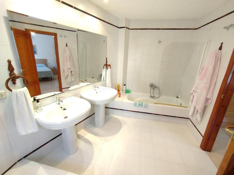 Foto b249dfb4-e6be-4e2d-8be3-895d8d90984e. Casa aparellada amb calefacció aparcament piscina a Güevéjar