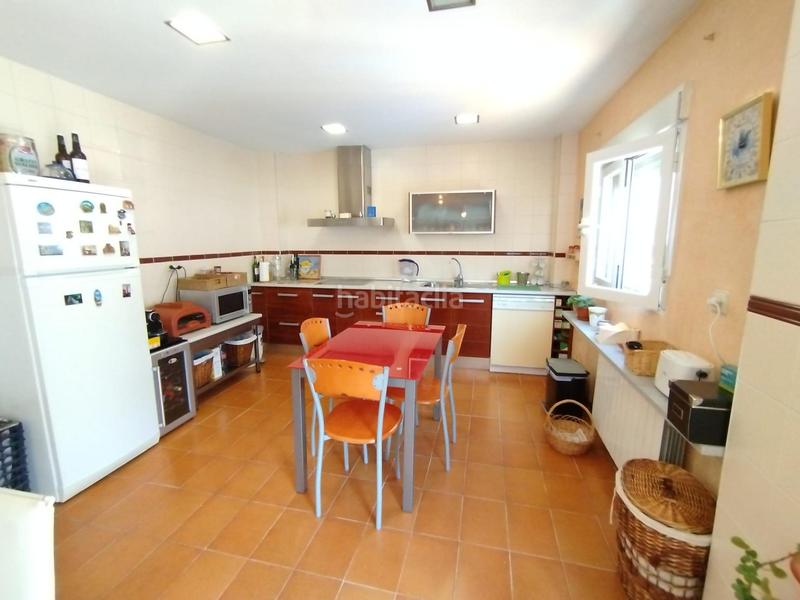 Foto b6daffdb-e72d-4765-a814-efd6d109b43c. Casa aparellada amb calefacció aparcament piscina a Güevéjar