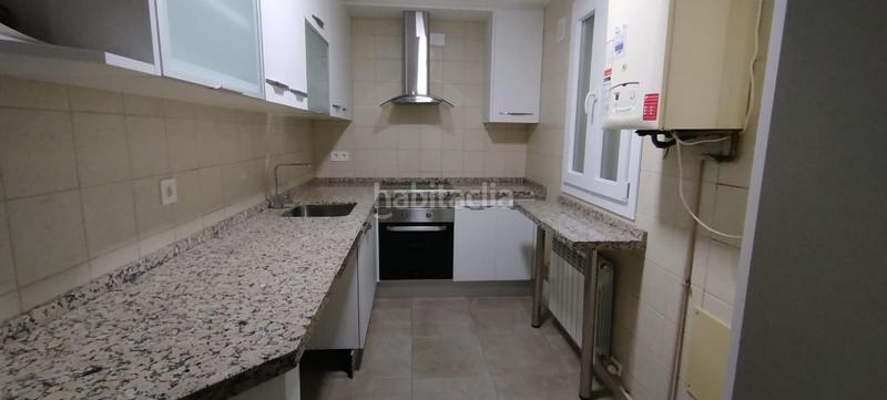 Foto b1a783f2-dc63-4252-84bb-172338052a53. Location appartement avec chauffage parking piscine dans Granada