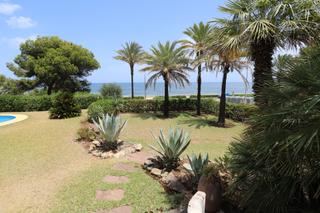 Chalet en Carrer casiopea 2. Oportunidad única – villa con vistas al mar, piscina y jardín me