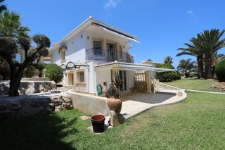 Chalet in Carrer medussa 44b. Chalet con vistas al mar en marquesa vi, dénia – espacio, confor