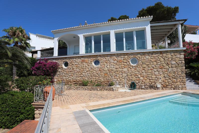 Foto 43722bc2-7593-4054-8f38-b3054e98e4c2. Chalet in carrer siri 25 in Las Rotas / Les Rotes Dénia