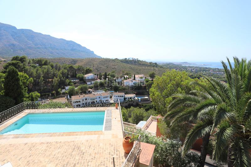 Foto 63c6df60-cda5-4645-a952-28012898436a. Chalet in carrer siri 25 in Las Rotas / Les Rotes Dénia