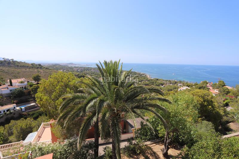 Foto 9863120d-5762-484c-8d00-669499745a2c. Chalet in carrer siri 25 in Las Rotas / Les Rotes Dénia