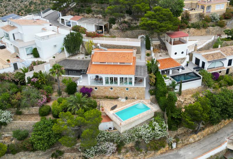 Foto eeff0275-ba5a-4b55-b77c-d65b3d0b74a7. Chalet in carrer siri 25 in Las Rotas / Les Rotes Dénia