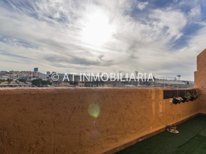 Foto 9d8db1cf-d46b-4ccf-a13e-8918aec12674. Duplex con parcheggio piscina in León Herrero - Bahía sur San Fernando