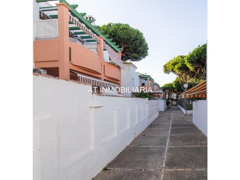 Foto 11f165b0-ff51-4234-8ab9-77a616a514ff. Reihenhaus mit parking pool in La Barrosa Chiclana de la Frontera